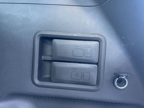 Used 2023 Chevrolet Equinox LT image 12