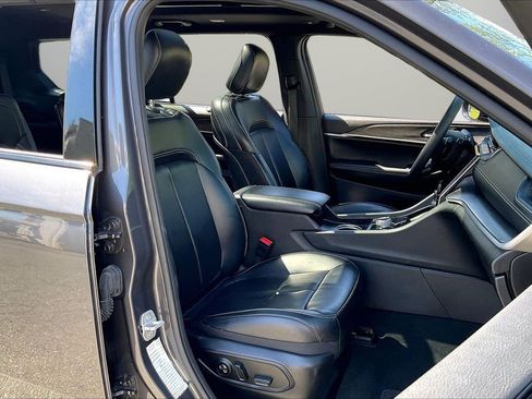 Used 2024 Jeep Grand Cherokee L Limited w/ Luxury Tech Group II image 25