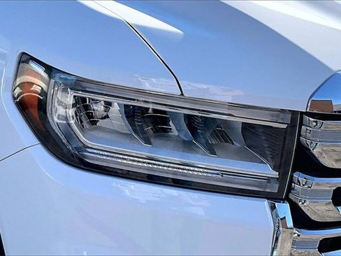 Used 2021 GMC Acadia SLT image 29