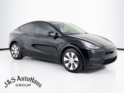 Used 2022 Tesla Model Y Long Range image 1