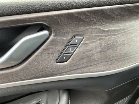 Used 2023 Jeep Grand Cherokee Limited AWD/4WD image 17