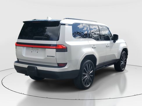 Used 2025 Lexus GX 550 image 7