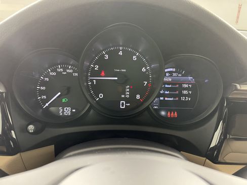 Used 2025 Porsche Macan image 18