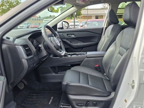 Used 2024 Nissan Rogue SV w/ SV Premium Package FWD image 14
