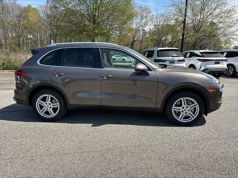 Used 2016 Porsche Cayenne S image 8