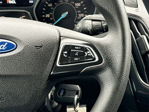Used 2015 Ford Focus SE image 25