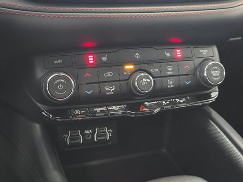 Used 2025 Dodge Durango GT AWD/4WD image 30