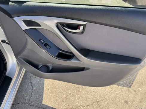 Used 2015 Hyundai Elantra SE w/ Option Group 02 FWD image 14