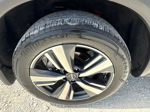 Used 2023 Nissan Rogue SL w/ SL Premium Package FWD image 24