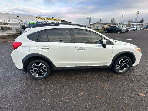 Used 2017 Subaru Crosstrek 2.0i Premium image 3