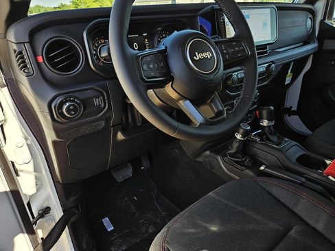 New 2025 Jeep Gladiator Rubicon w/ Convenience Group image 19