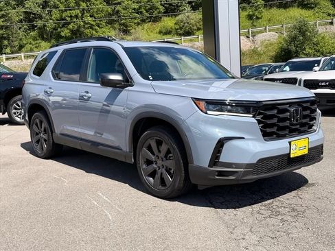 Used 2025 Honda Pilot Sport image 17