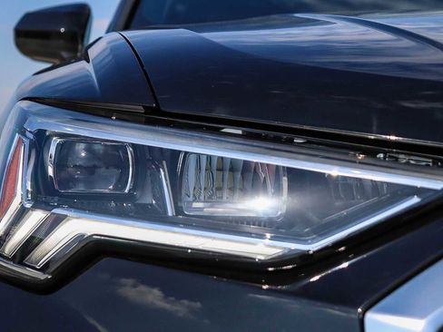 Used 2025 Audi Q3 2.0T Premium Plus w/ Premium Plus Package image 9