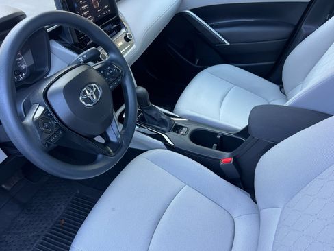 Used 2024 Toyota Corolla Cross L image 10
