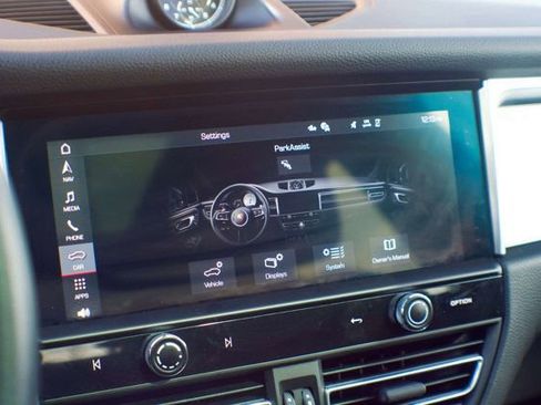 Used 2022 Porsche Macan image 17