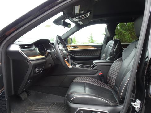 Used 2021 Jeep Grand Cherokee L Summit AWD/4WD image 5