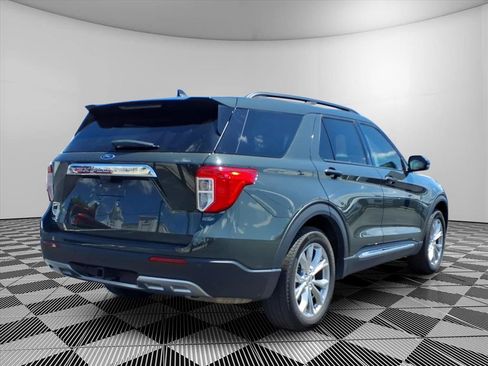 Used 2024 Ford Explorer XLT w/ Equipment Group 202A RWD image 28