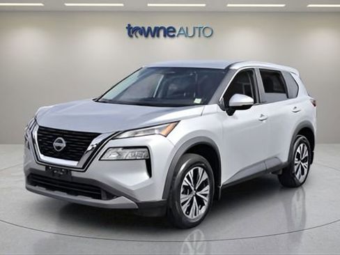 Used 2022 Nissan Rogue SV image 3