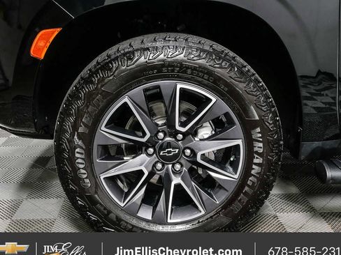 Used 2024 Chevrolet Suburban Z71 w/ Luxury Package image 41