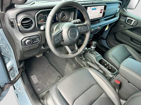 Used 2025 Jeep Gladiator Sport AWD/4WD image 8