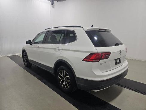 Used 2019 Volkswagen Tiguan SE w/ Panoramic Sunroof Package image 3