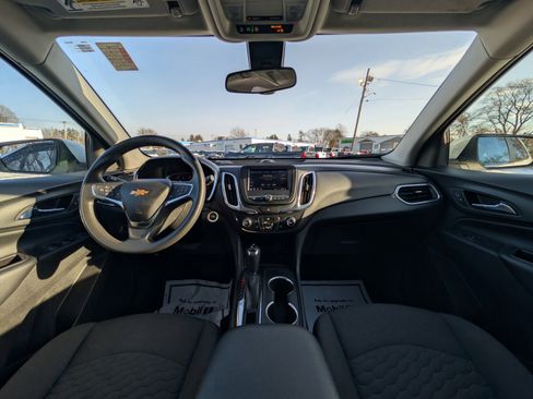 Used 2021 Chevrolet Equinox LT image 2