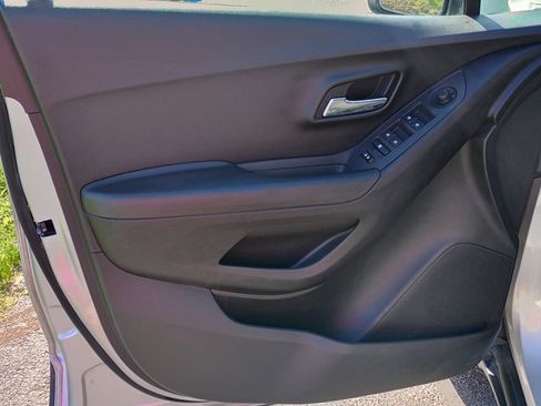 Used 2016 Chevrolet Trax LS AWD/4WD image 11
