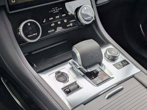 New 2026 Jaguar F-PACE SVR image 9