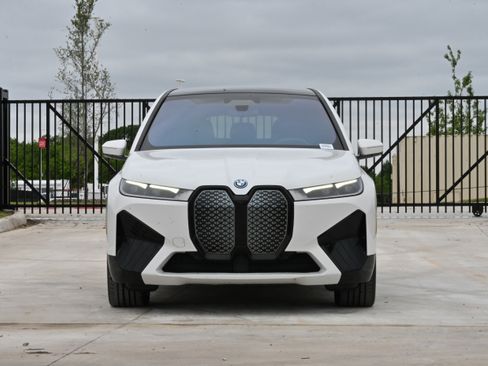 Certified 2024 BMW iX xDrive50 w/ Premium Package AWD/4WD image 3