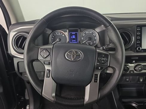 Used 2020 Toyota Tacoma SR5 AWD/4WD image 13