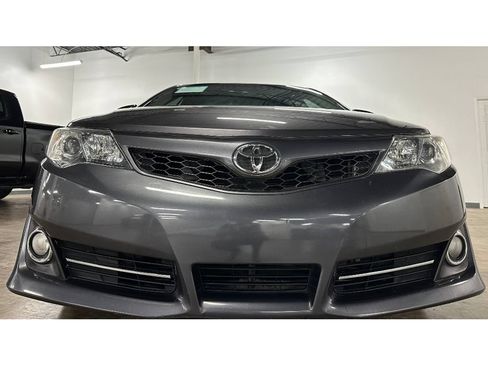 Used 2014 Toyota Camry SE FWD image 3
