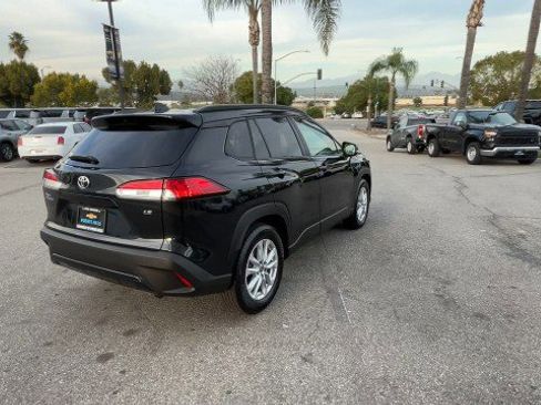 Used 2025 Toyota Corolla Cross LE image 8