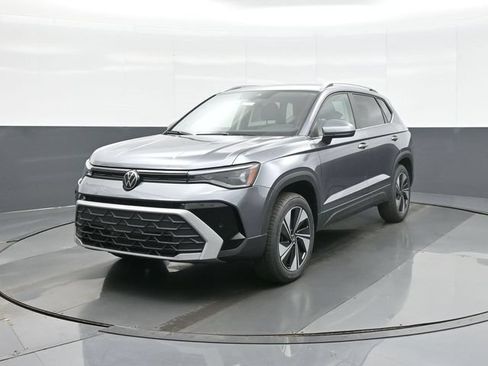 New 2026 Volkswagen Taos SE AWD/4WD image 3