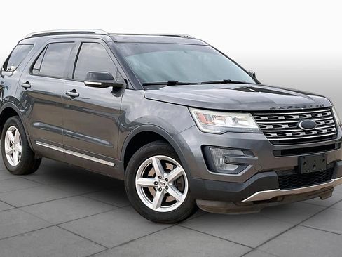 Used 2016 Ford Explorer XLT w/ Equipment Group 202A AWD/4WD image 3