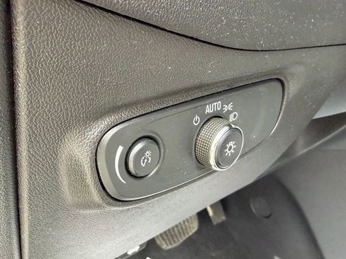 Used 2020 Chevrolet Equinox LS w/ LS Convenience Package FWD image 21