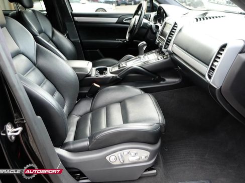 Used 2014 Porsche Cayenne Turbo AWD/4WD image 27
