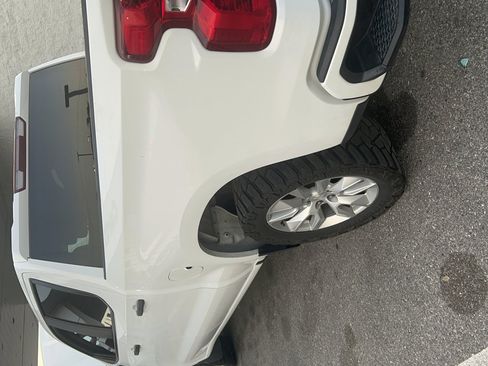 Used 2022 Chevrolet Silverado 1500 Custom image 9