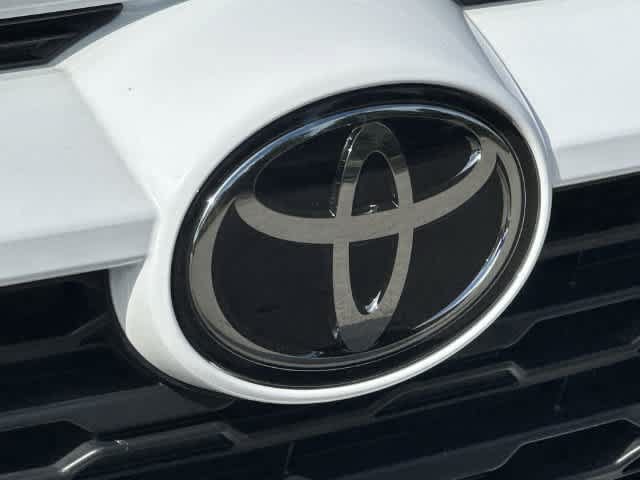 Used 2023 Toyota RAV4 LE AWD/4WD image 25