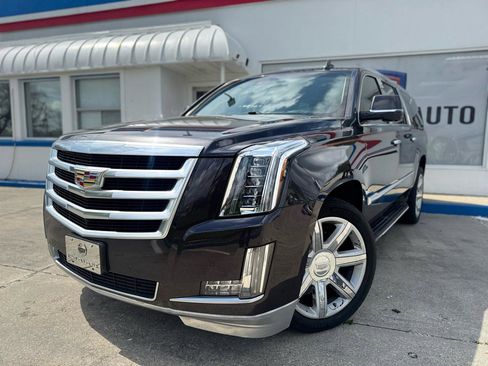Used 2016 Cadillac Escalade ESV Luxury image 3