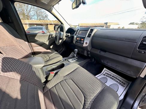 Used 2021 Nissan Frontier SV image 17