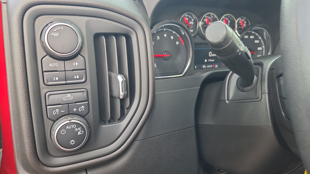 Used 2021 Chevrolet Silverado 1500 Custom Trail Boss w/ Safety Confidence Package AWD/4WD image 11