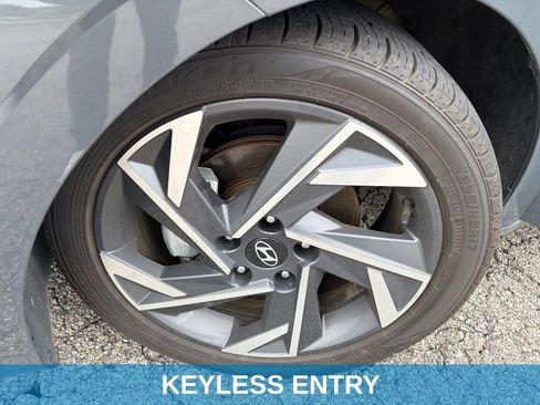 Used 2025 Hyundai Elantra SEL FWD image 3