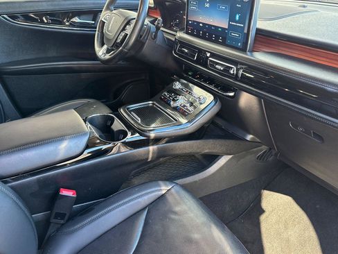 Used 2023 Lincoln Nautilus Reserve w/ Luxury Package image 19