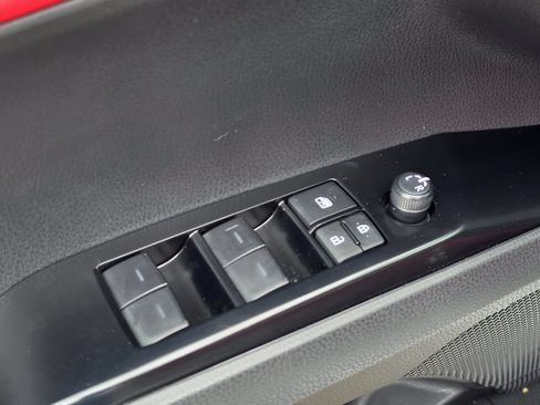 Used 2025 Toyota Camry Hybrid AWD/4WD image 18