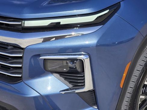 Used 2025 Chevrolet Traverse LT w/ Sun and Wheel Package FWD image 9