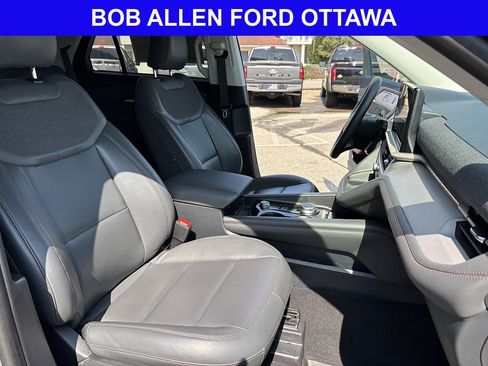 Used 2025 Ford Explorer Active w/ Active Comfort Package AWD/4WD image 18
