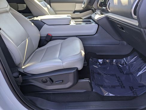 Certified 2025 Ford Expedition Active image 42