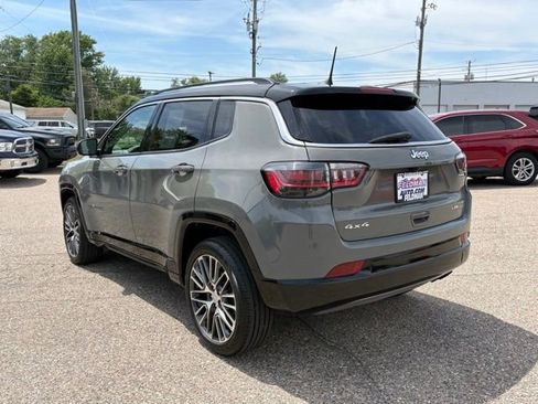 Used 2022 Jeep Compass Limited w/ Elite Group AWD/4WD image 3