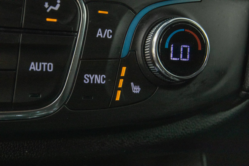 Used 2023 Chevrolet Traverse LT FWD image 28