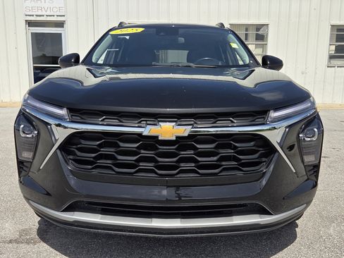 Certified 2025 Chevrolet Trax LT w/ Driver Confidence Package FWD image 8